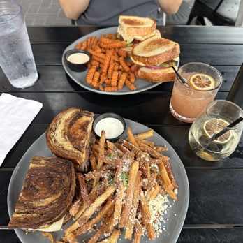 Emerson's Ale House - Patty Melt, Parmesan Truffle Fries, Sweet Potato Fries, Chicken Club - Bars Near Me - Mount Prospect, Illinois Emerson's Ale House - Patty Melt, Parmesan Truffle Fries, Sweet Potato Fries, Chicken Club - Bars Near Me - Mount Prospect, Illinois