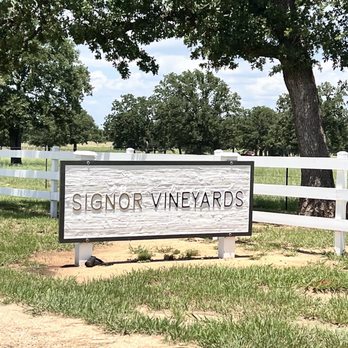 Signor Vineyards - Welcome sign - Wine Tasting Room Near Me - Fredericksburg, Texas Signor Vineyards - Welcome sign - Wine Tasting Room Near Me - Fredericksburg, Texas