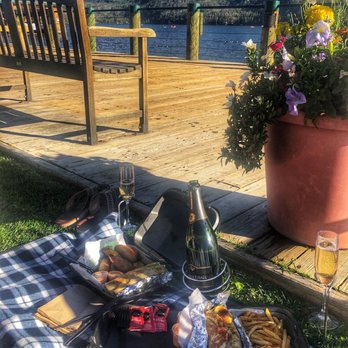 One Love Rum Kitchen - Enjoying a picnic lunch on Grand Lake with pick up food from One Love Rum Kitchen - Caribbean Near Me - Grand Lake, Colorado