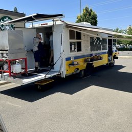 The Great Outdoor Grill Food-truck