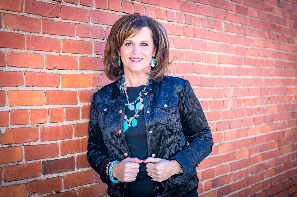 KELLY RANNEY ERA COURTYARD REAL ESTATE Updated May 2024 3553 W