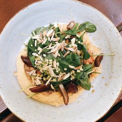STUWER - Neues Wiener Beisl - Möhrensalat mit Humus