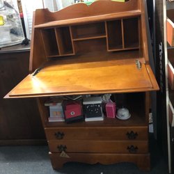 Vintage Consign and Design - What a find for adapting my daughter's small room to virtual learning so she doesn't sit in her bed during classes and doing homework.