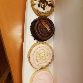 Crumbl - Milpitas - Banana Bread, Dirt Cake, Strawberry Cake, & Classic Pink Sugar - Bakeries Near Me - Milpitas, California