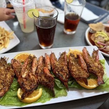 Mariscos Los Dorados - Langostinos al mojo de ajo súper recomendados - Mexican Near Me - Paramount, California Mariscos Los Dorados - Langostinos al mojo de ajo súper recomendados - Mexican Near Me - Paramount, California