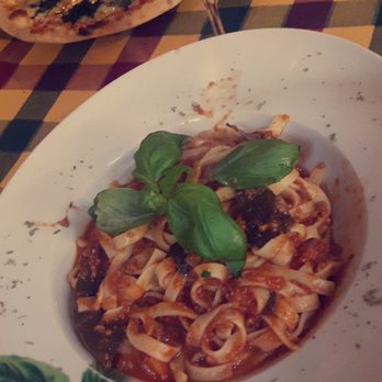 La Focaccia - Tagiatelle mit Bolognese.. Mit die besten die ich essen durfte. Selbst die Wahl anderer Nudeln ist möglich. - Italian Near Me - Berlin, BE La Focaccia - Tagiatelle mit Bolognese.. Mit die besten die ich essen durfte. Selbst die Wahl anderer Nudeln ist möglich. - Italian Near Me - Berlin, BE