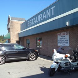 Husky/Esso - 30 septembre 2023 / Le Truck Stop Angelo est adjacent.  Notre Goldwing en pause elle aussi !