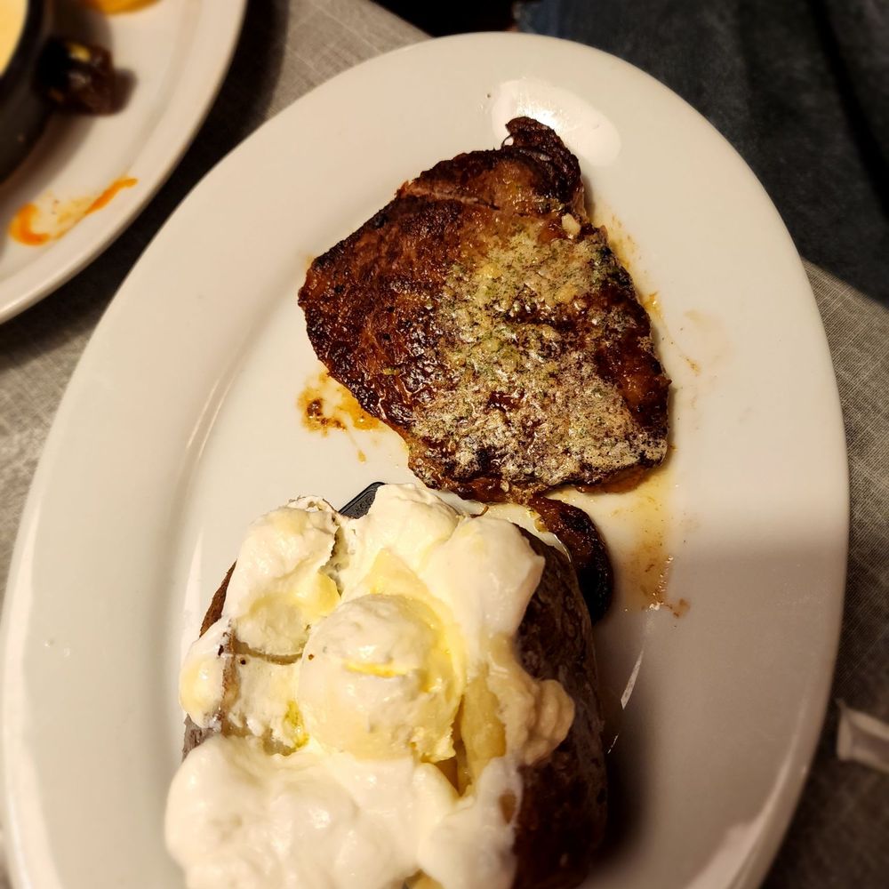 Ruby Tuesday - 8oz Top Sirloin with baked potato - American Near Me - Zephyrhills, Florida