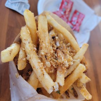 La Tour Cafe - Garlic fries - Macarons Near Me - Kapolei, Hawaii La Tour Cafe - Garlic fries - Macarons Near Me - Kapolei, Hawaii