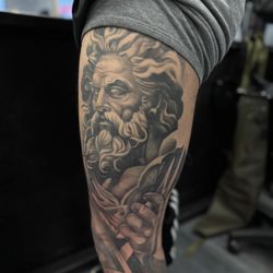 Tattoo Maven - Black and grey