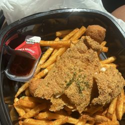 Creole Kitchen and Daquiries - Fish basket on lunch special $10