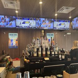 40 Love - Fully stocked and clean bar