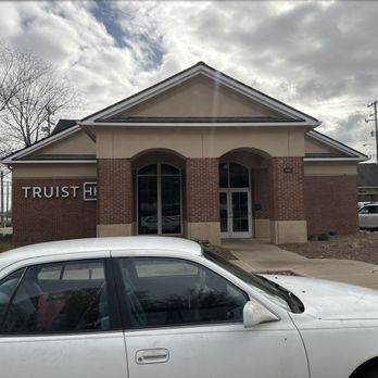 Truist - TRUIST BANK 6000 University Pkwy, Winston-Salem, NC 27105 HAS HORRIBLE CUSTOMER SERVICE! - Banks & Credit Unions Near Me - Winston Salem, North Carolina Truist - TRUIST BANK 6000 University Pkwy, Winston-Salem, NC 27105 HAS HORRIBLE CUSTOMER SERVICE! - Banks & Credit Unions Near Me - Winston Salem, North Carolina