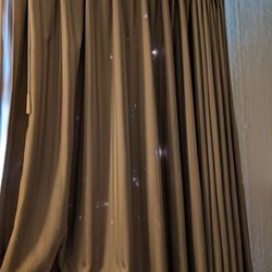 Quality Inn and Suites - Holes in curtains