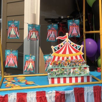 ClownBuggie Entertainment - Lollipop and cotton candy display - Magicians Near Me ClownBuggie Entertainment - Lollipop and cotton candy display - Magicians Near Me