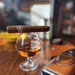 Corona Cigar Company & Montecristo Lounge - Heaven...