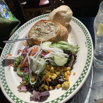 Barney's Beanery - Clam chowder bread bowl - Breakfast & Brunch Near Me - Santa Monica, California Barney's Beanery - Clam chowder bread bowl - Breakfast & Brunch Near Me - Santa Monica, California
