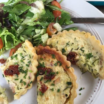 Styl & Interier - Zucchini and ham quiche with delicious side salad! - Home Decor Near Me - Prague, Puerto Rico