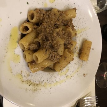 Cantina Vasari - Macaroni Ragu - Burgers Near Me - Pisa, PI