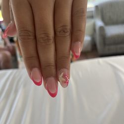 Bliss Nails & Spa - Manicure