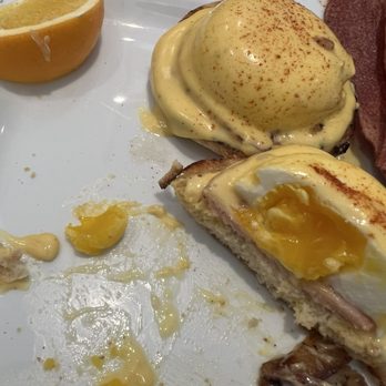 Keke's Breakfast Cafe - Eggs Benedict - Breakfast & Brunch Near Me - Gainesville, Florida