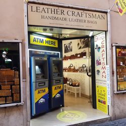 Luggage Storage Trevi Fountain - INSIDE THE LUGGAGE STORAGE WE HAVE SALE OF OUR PRODUCTS OF HANDMADE LEATHER BAGS, WALLETS, KEY RINGS AND BELTS