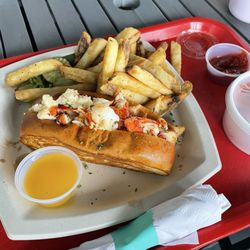 Little Anthonys & Little Lizzy's - Lobster roll