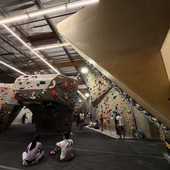 Hangar 18 - South Bay - Climbing Near Me - Hawthorne, California