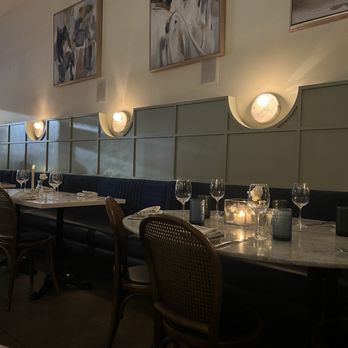 Issabella's - Inside - Mediterranean Near Me - Miami Beach, Florida