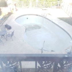 Econo Lodge - Empty pool.