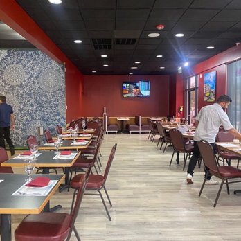Everest Curry Bar & Grill - Dining area - Indian Near Me - Houston, Texas Everest Curry Bar & Grill - Dining area - Indian Near Me - Houston, Texas