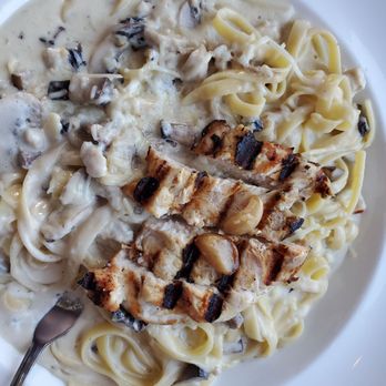 Spirits Bar & Grill - Fettuccine Alfredo with mushrooms and chicken - Seafood Near Me - Port Hadlock, Washington Spirits Bar & Grill - Fettuccine Alfredo with mushrooms and chicken - Seafood Near Me - Port Hadlock, Washington