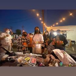 818 Pop Up Shop - Well lit area and tons of traffic.