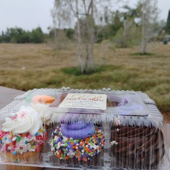 Delicious Bakery - Six pack of treats for coffee walk with friends.. - Cupcakes Near Me - Northridge, California Delicious Bakery - Six pack of treats for coffee walk with friends.. - Cupcakes Near Me - Northridge, California