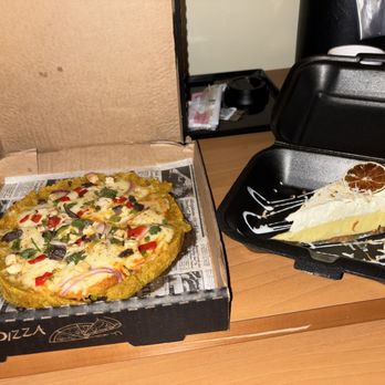 Cinco Restaurant - Mofongo pizza and key lime pie - Puerto Rican Near Me - Aguadilla, Puerto Rico
