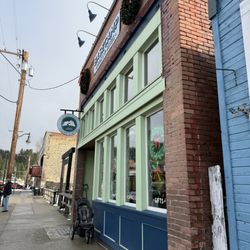 Basecamp Books & Bites - Outside