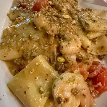 Pane e Vino - Paccheri con Gamberi e Pistacchi - Italian Near Me - Miami Beach, Florida Pane e Vino - Paccheri con Gamberi e Pistacchi - Italian Near Me - Miami Beach, Florida