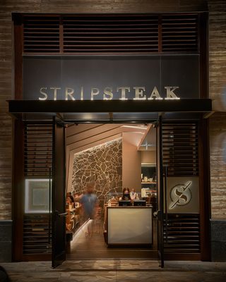 STRIPSTEAK Waikiki by null
