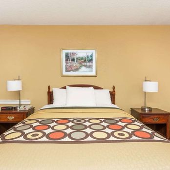 Super 8 by Wyndham Cornelia - Guest room - Hotels Near Me - Cornelia, Georgia Super 8 by Wyndham Cornelia - Guest room - Hotels Near Me - Cornelia, Georgia
