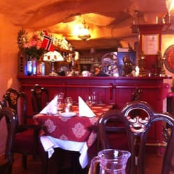 India Tandoori Restaurant - Shot of the bar area from the front alcove.