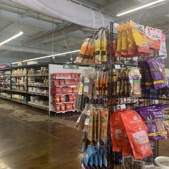 Centinela Feed & Pet Supplies - Snack time and cat food - Pet Stores Near Me - Burbank, California