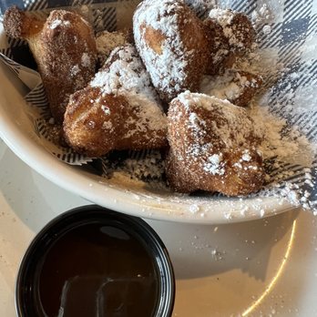 Cracker Barrel Old Country Store - Biscuit beignet - Breakfast & Brunch Near Me - Romeoville, Illinois Cracker Barrel Old Country Store - Biscuit beignet - Breakfast & Brunch Near Me - Romeoville, Illinois