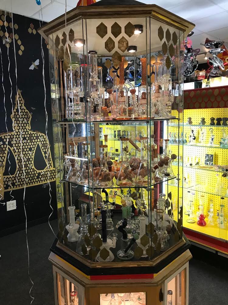 Photos of SMOKER’S PARADISE Updated August 2024 28 Photos 828