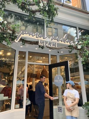 Pura Vida Miami by null