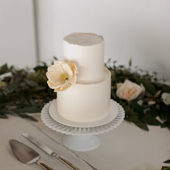 Honey Crumb Cake Studio - 2-tier cake, chocolate fig balsamic with white buttercream "smooth" exterior deckled edge, and a single large "climbing rose". - Custom Cakes Near Me - Seattle, Washington Honey Crumb Cake Studio - 2-tier cake, chocolate fig balsamic with white buttercream "smooth" exterior deckled edge, and a single large "climbing rose". - Custom Cakes Near Me - Seattle, Washington