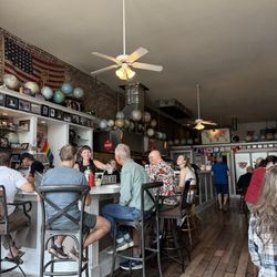 Dad's Diner - Inside