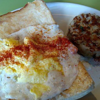 Beacon Restaurant - Scrambled eggs with gravy and toast and hash browns - Breakfast & Brunch Near Me - Wichita, Kansas