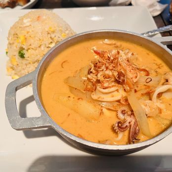 Erawan Thai Cuisine - Yellow curry with mixed seafood - Thai Near Me - Flushing, New York Erawan Thai Cuisine - Yellow curry with mixed seafood - Thai Near Me - Flushing, New York