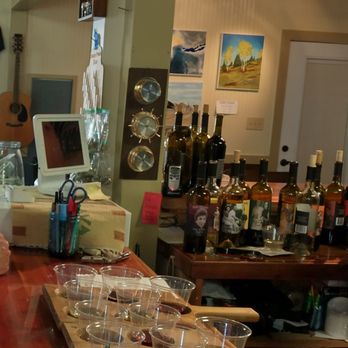 Blue Mule Winery - I love these "cutting board" carriers that allow you to take your tasting to one of the tables inside or out. - Wineries Near Me - Fayetteville, Texas