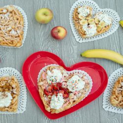 Funellas Funnel Cake - Delicious funnel cakes with toppings!